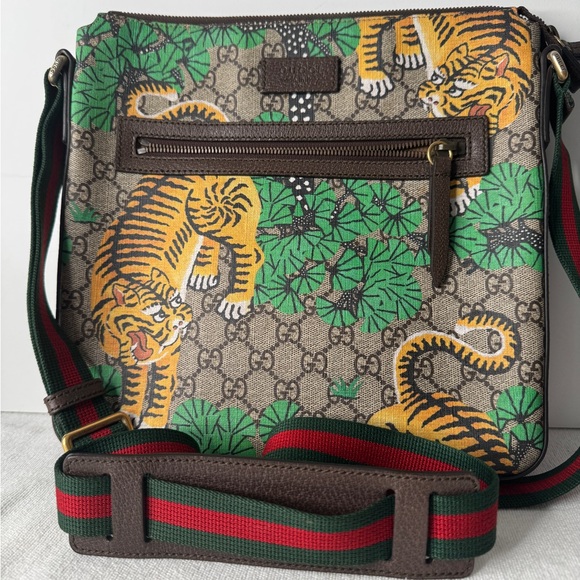 Gucci Handbags - Gucci Bengal Tiger Crossbody Messenger Bag